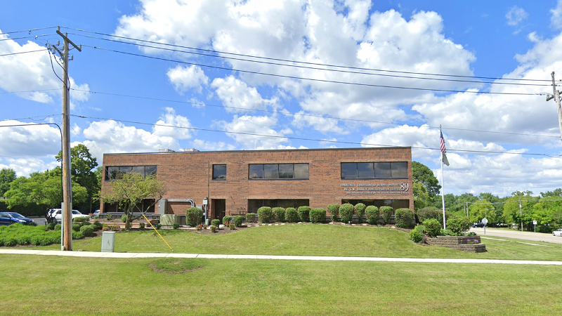 Photo of the district building in Glen Ellyn, IL